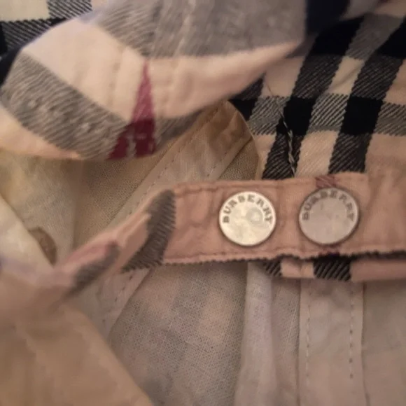 Burberry Cap and Bucket Hat - Picture 3 of 5